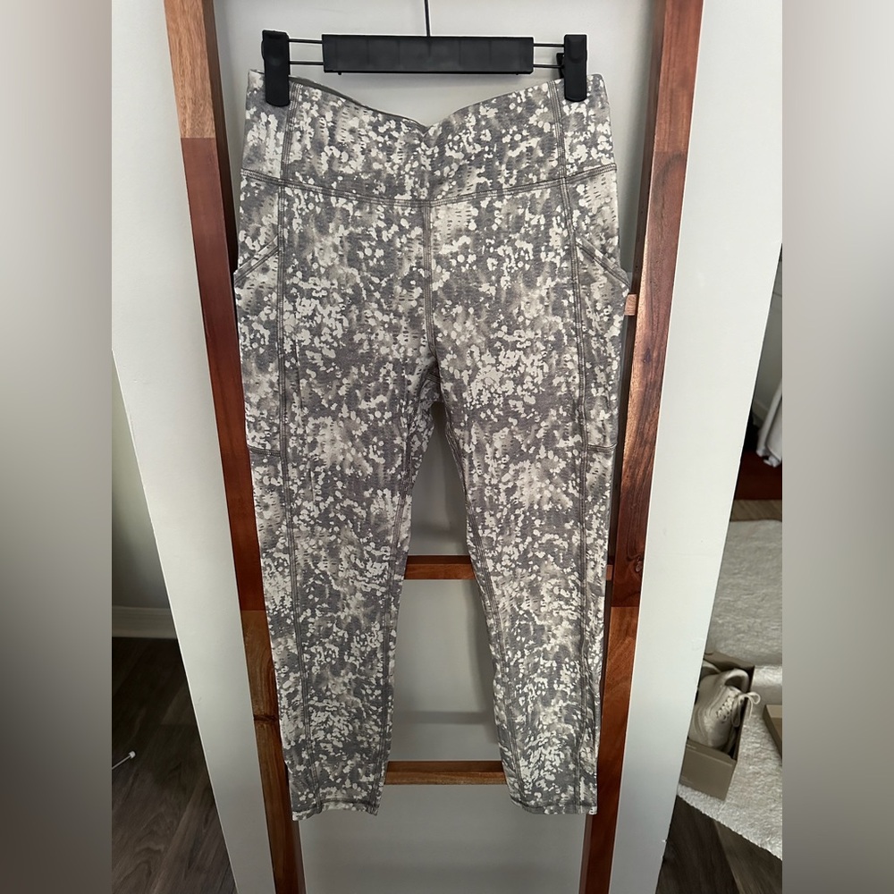lululemon Invigorate High-Rise 25” | Natural Camo | Size 6